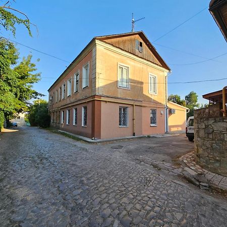 Petropavlivska Apartment Тиха Вуличка В Центрі Старого Міста Каменец-Подольский Экстерьер фото
